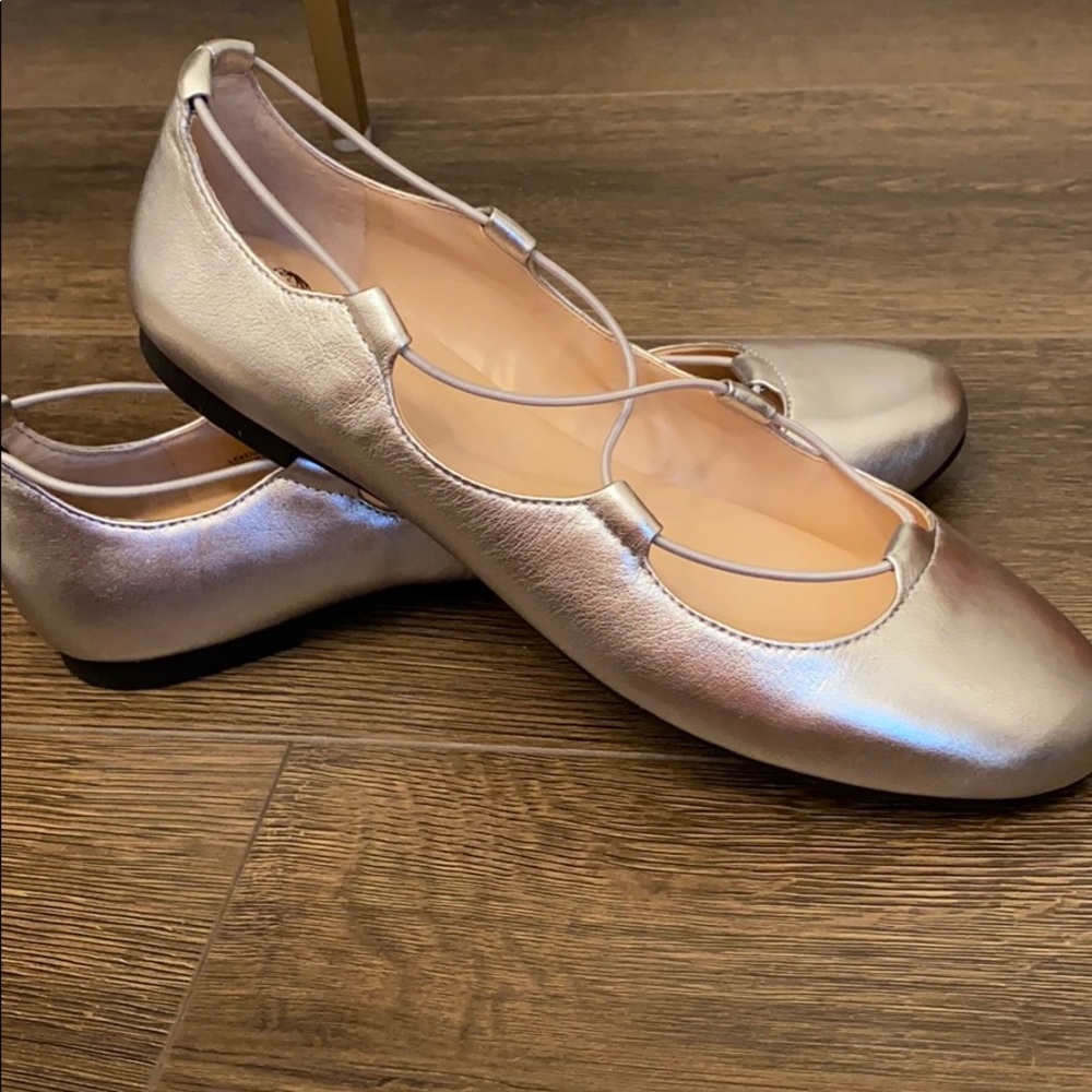 Vince Camuto silver flats
